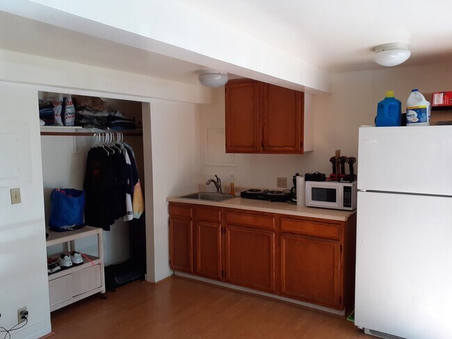 Foto del edificio - $1850. Garden Studio INCLUDES ALL UTILITES + WIFI INTERNET. Furnished.