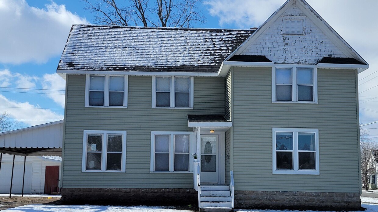 305 Adams Ave, Omro, WI 54963 House Rental in Omro, WI