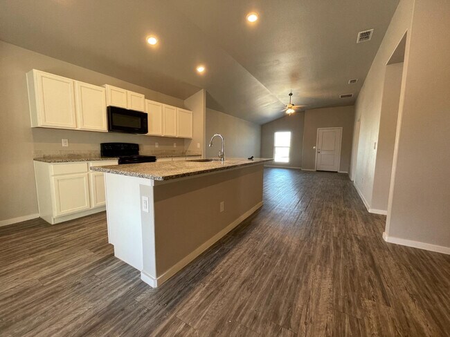 Building Photo - 2140 N Texas Ave