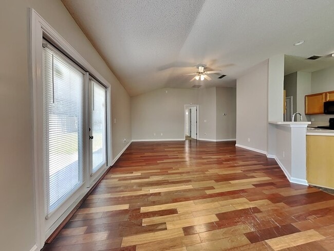 Foto del edificio - 12678 Ayrshire St E