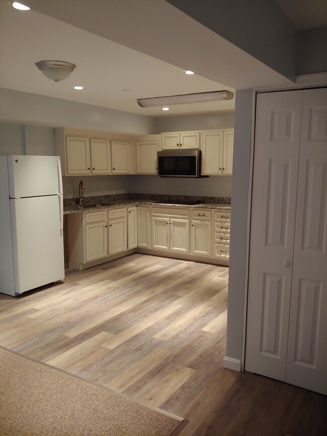 Kitchen Area (11' x 11'-4") - 11114 Rhodenda Ave