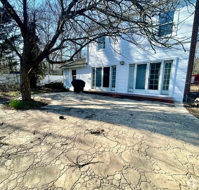 Apartments For Rent in Locust Valley, NY with a Swimming Pool 11