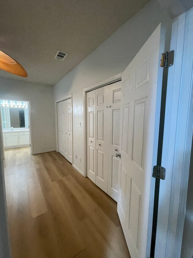 Foto del edificio - 5059 Mint Hill Ct