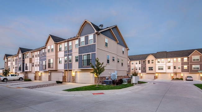 Foto del edificio - Village at Maple Bend Townhomes