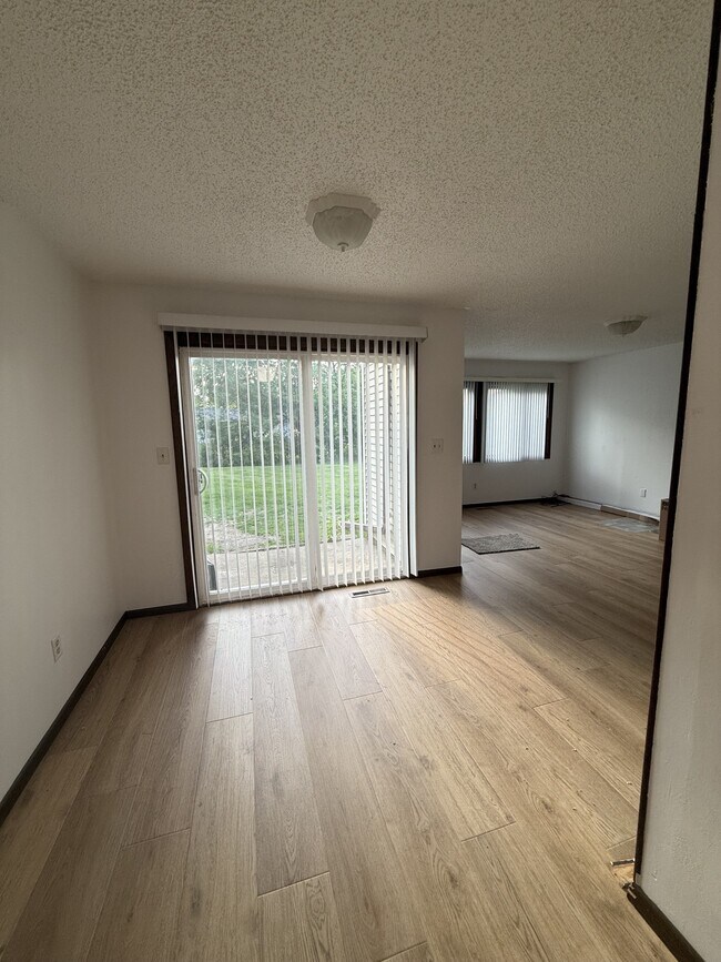 Foto del edificio - 3915 Southlawn Rd