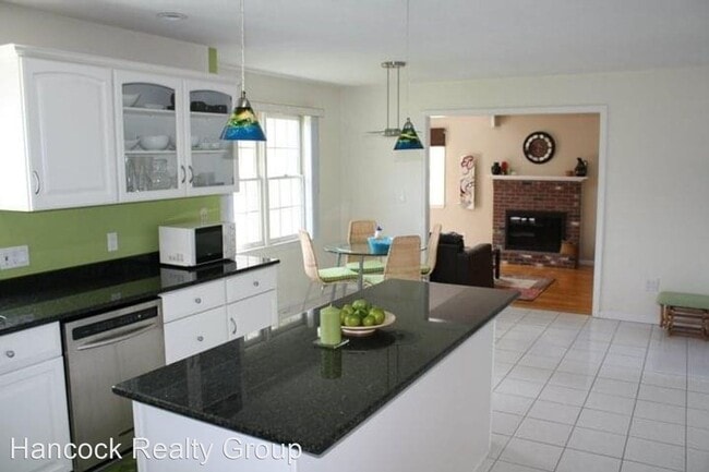 Building Photo - 3 br, 2.5 bath House - 5 Hemlock Lane