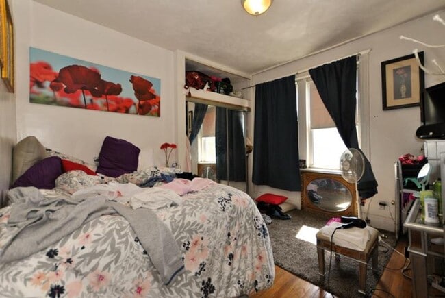 Building Photo - No Brokers Fee, Heat, Hot Water Included, Eat-in Kitchen, Laundry on a Site, Balcony, Parking for...