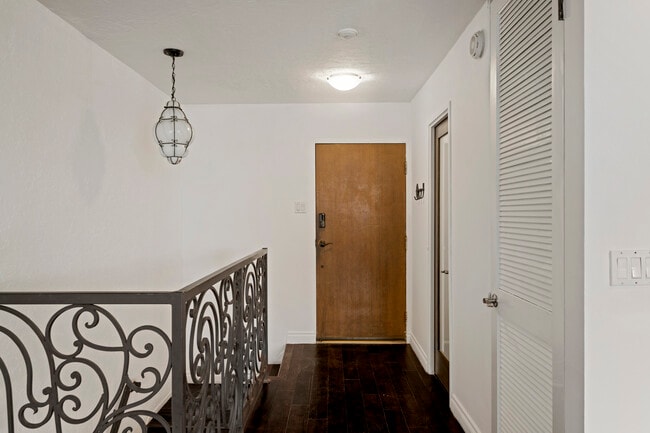 Building Photo - 531 Esplanade
