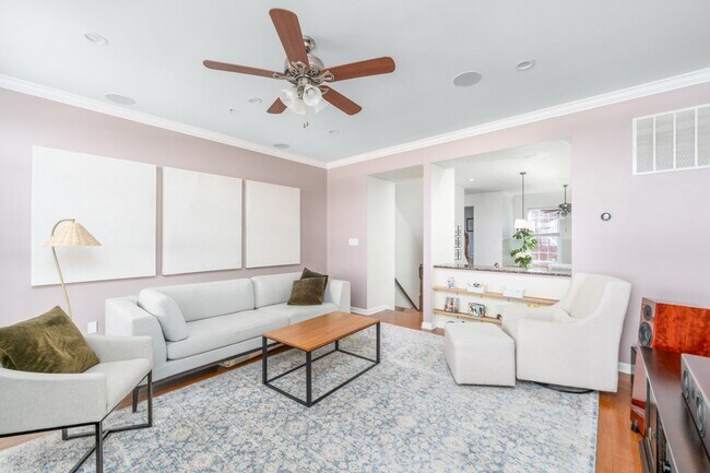 Building Photo - 2-Bedroom, 2.5 Bathroom Home with Office/G...