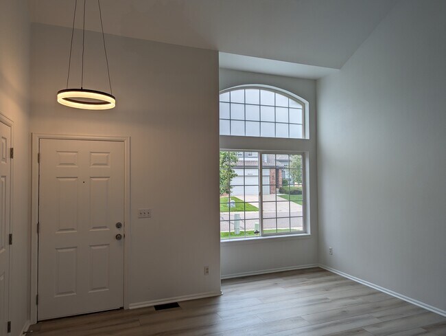 Building Photo - 9464 W Hinsdale Pl