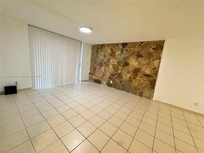 Foto del edificio - 8501 NW 8th St