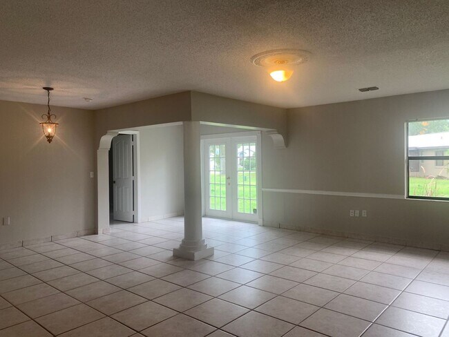 Building Photo - Best Deal in Town