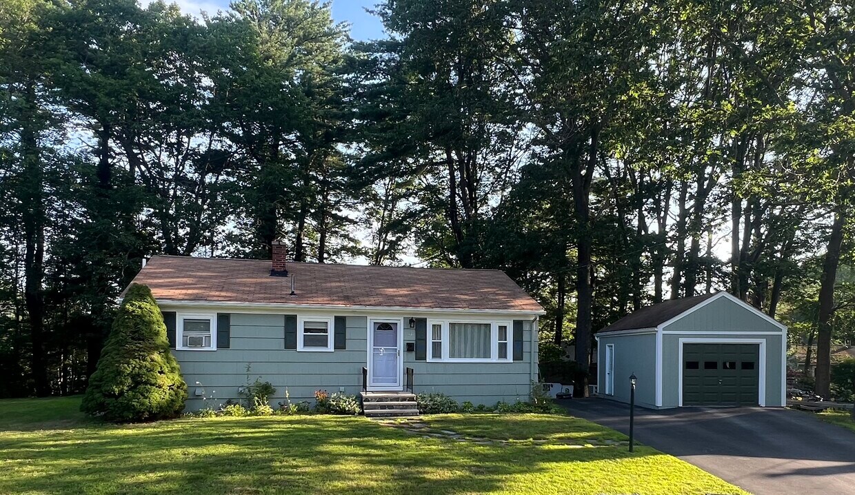 Foto principal - 113 Granby Rd