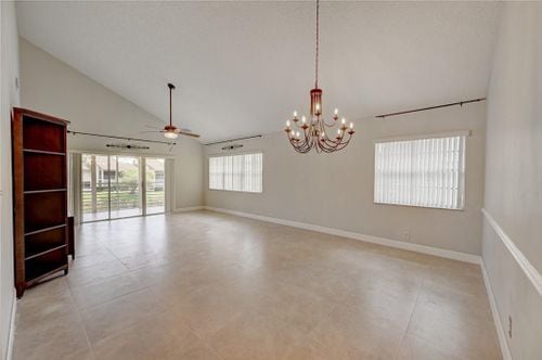 Building Photo - 203 Azalea Ct