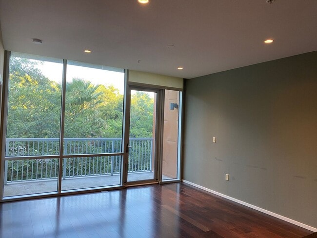 Building Photo - Beautiful at Barton Place!