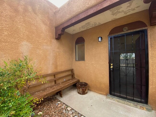 Building Photo - Spacious Home in Vista Primera