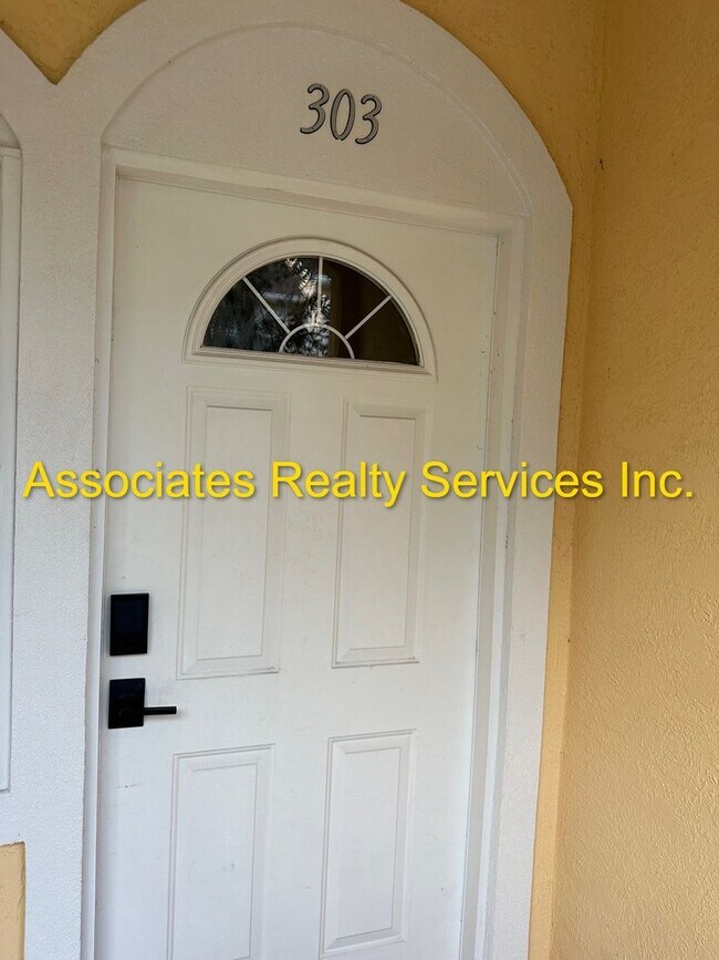 Foto del edificio - LOOK! Hot on the market! Spacious 2 bedroo...