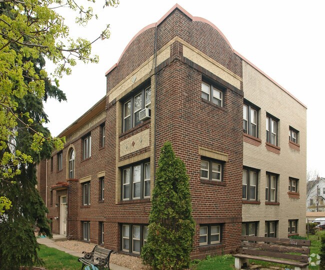 372 Cleveland Ave N - 372 Cleveland Avenue North