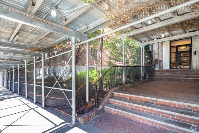 Building Photo - The Clayton