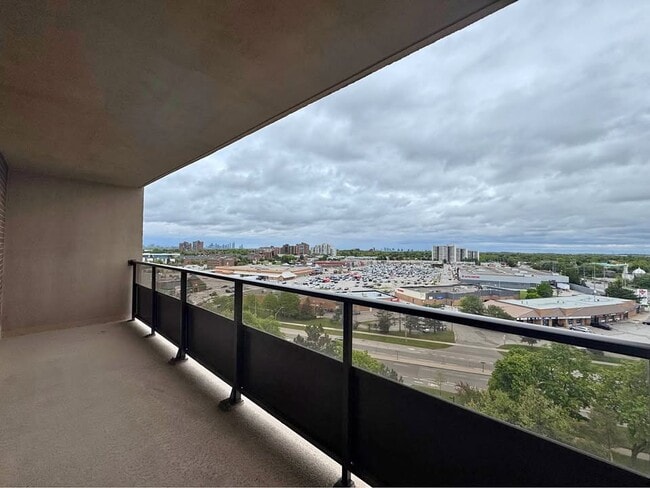 Building Photo - 2 Bed 1 Bath - Apartment