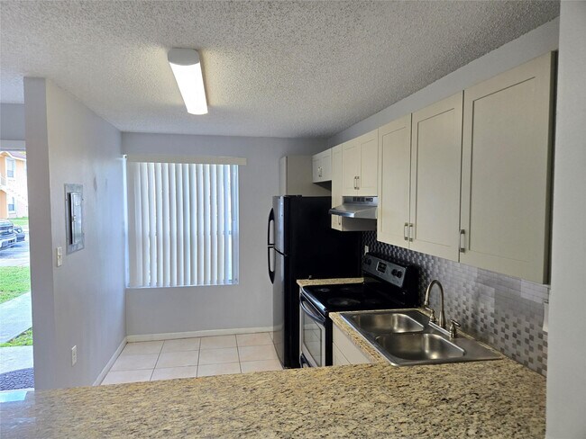 Foto del edificio - 8100 SW 21st Ct