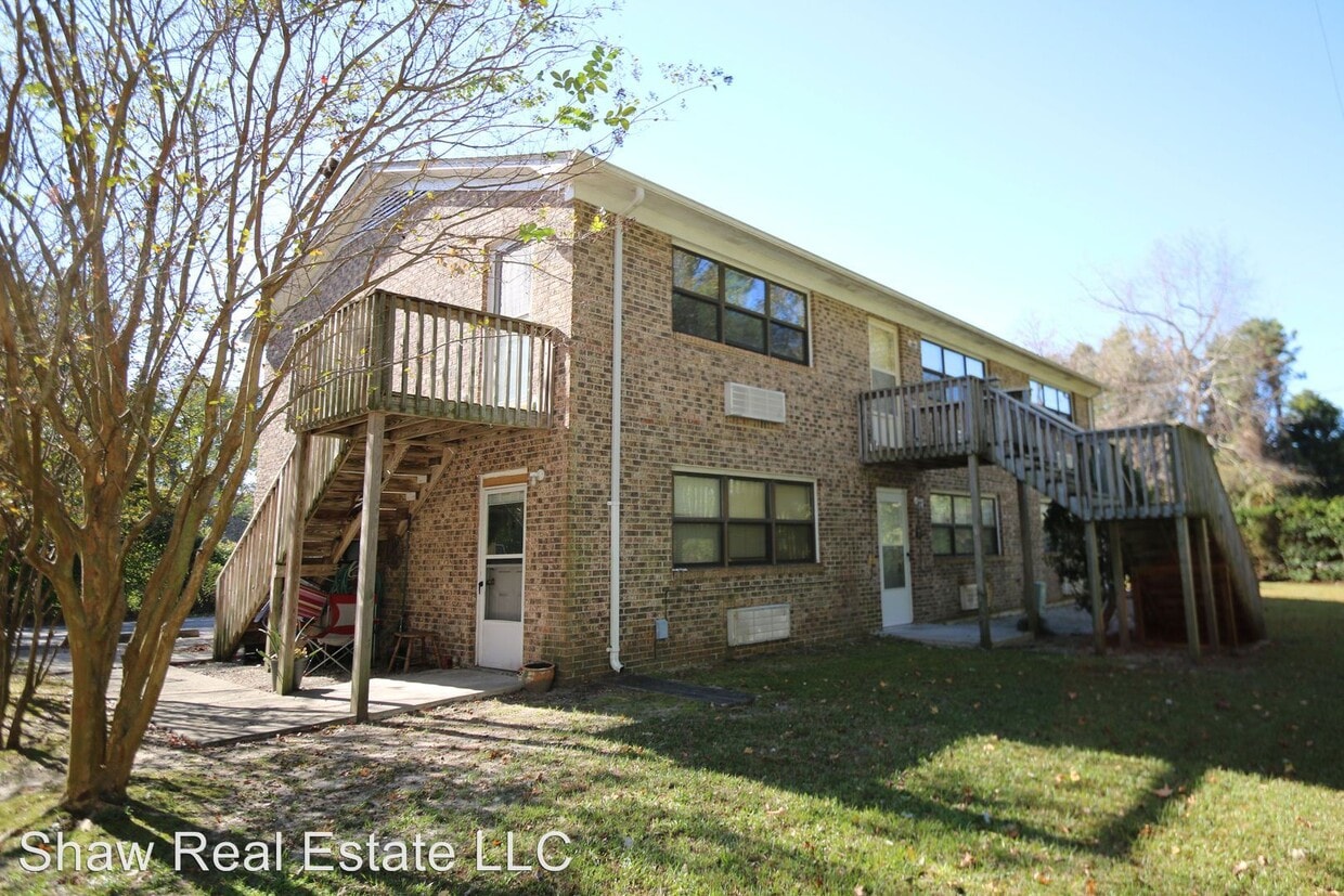 Primary Photo - 101 Lullwater Dr