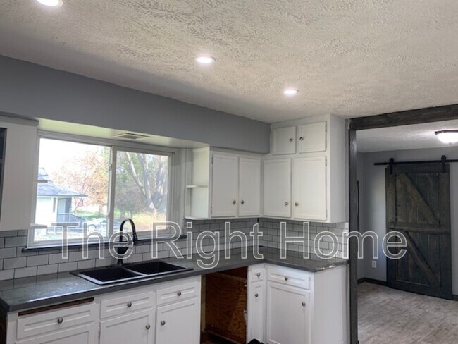 Building Photo - 5628 S 51st Ave