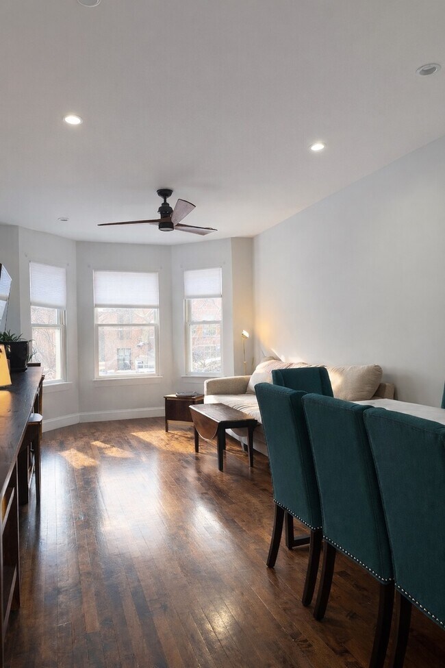 Foto del edificio - 4151 W Fullerton Ave