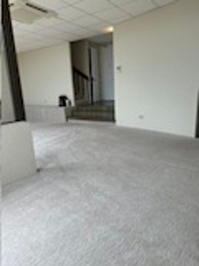 Building Photo - Exquisite and spacious 2bedroom 2.5 bath P...