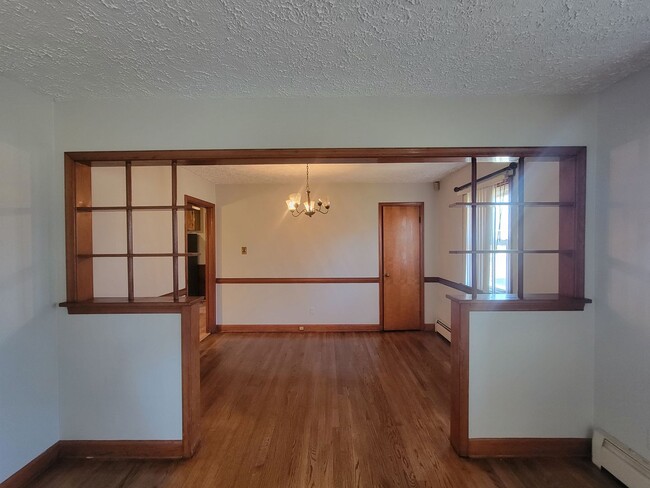 Building Photo - Great 3 Bed 1.5 Bath Home in South Richmon...
