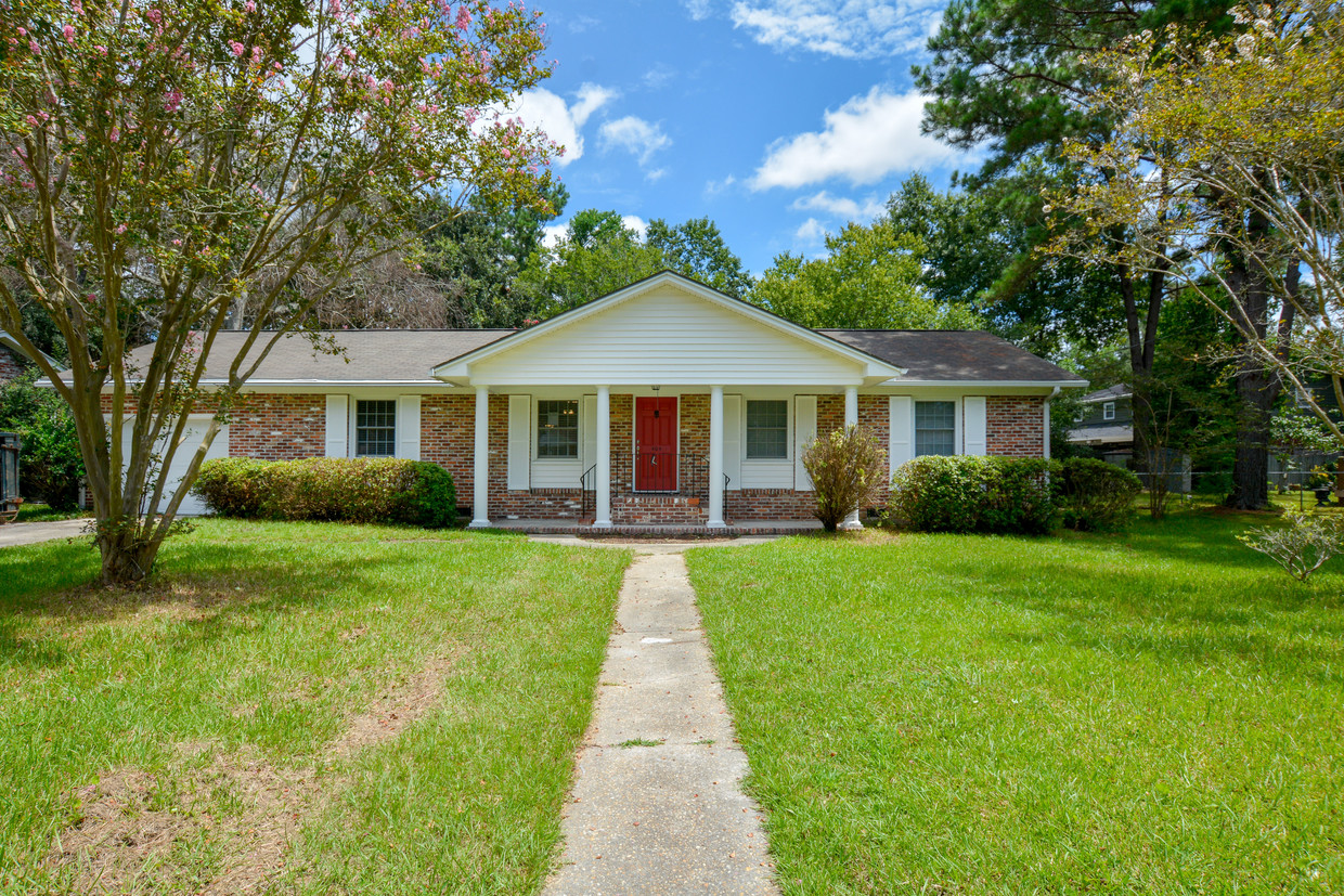 Primary Photo - Beautifully Renovated West Ashley Home