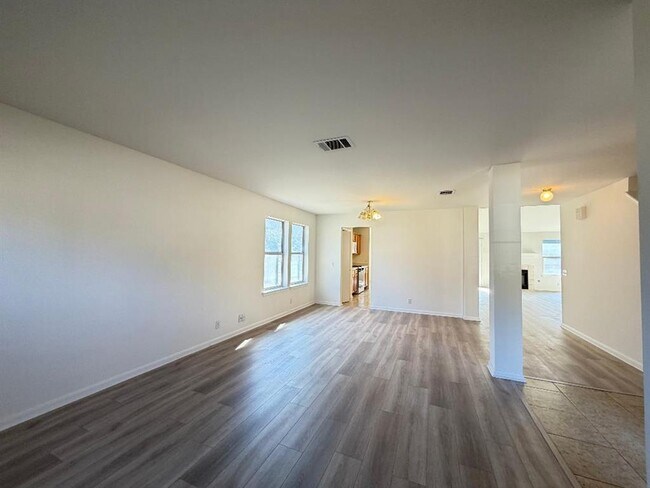 Foto del edificio - 1913 Overland Dr