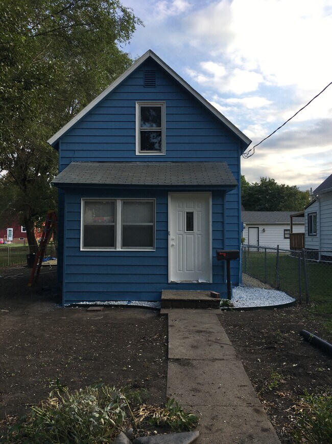 Building Photo - 205 E Jackson Ave