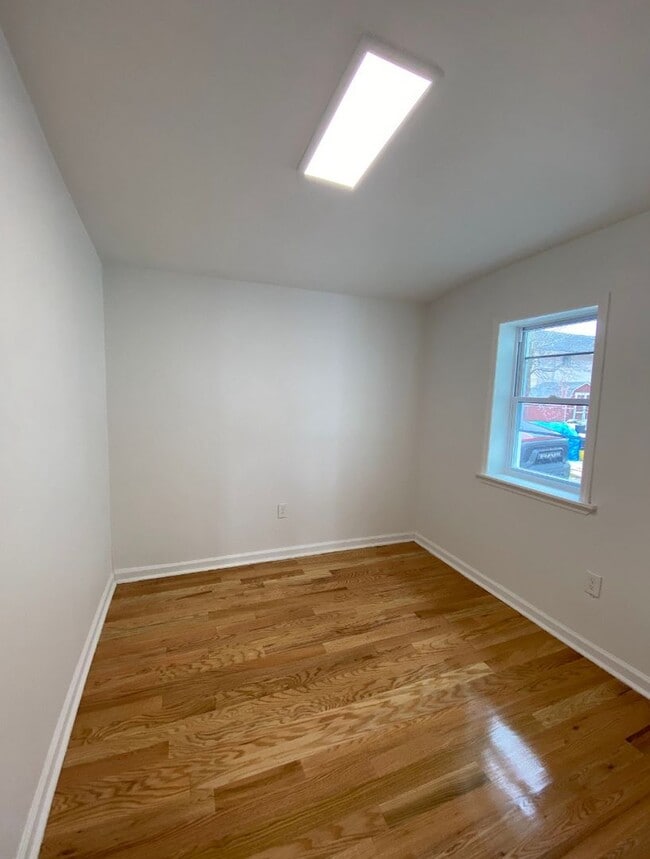 Foto del edificio - 425 Drummond Ave