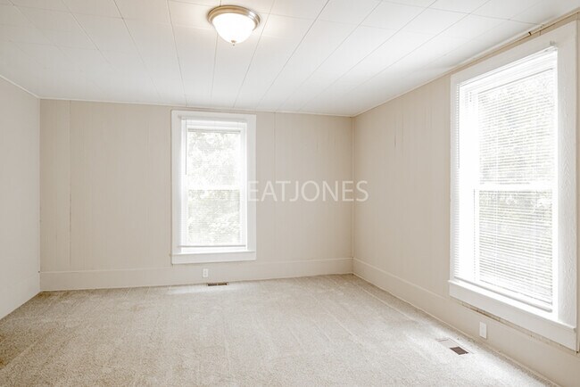 Building Photo - Charming 2 Bedroom in Spartanburg!
