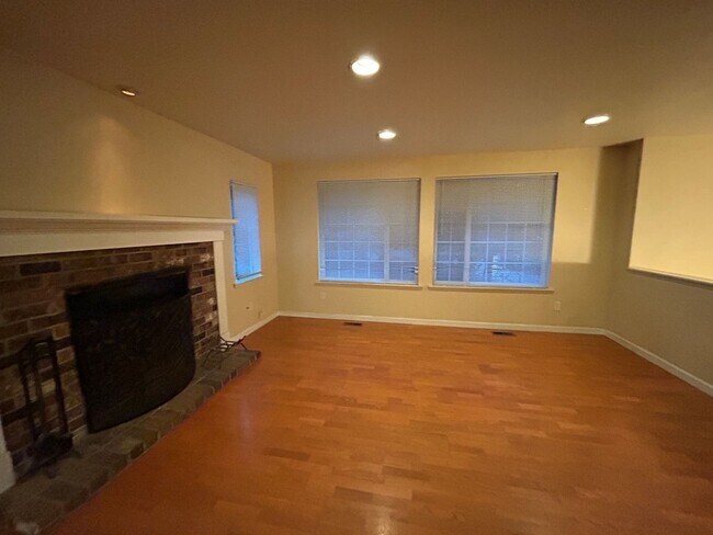 Foto del edificio - 5952 Longdin Rd