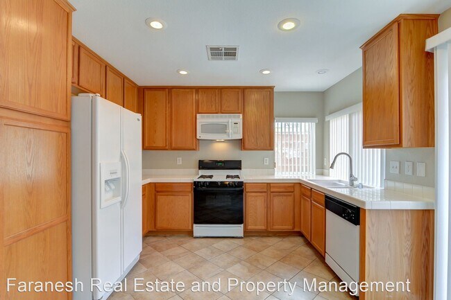 Building Photo - 3 br, 2.5 bath House - 905 Toro Canyon Lane