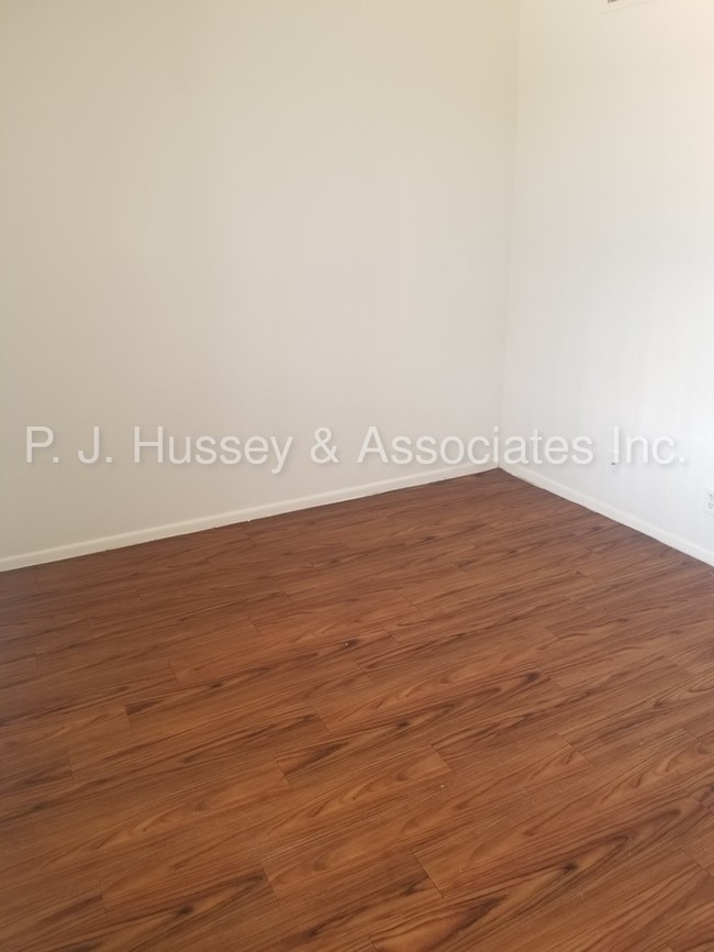 Building Photo - 6802 W Glendale Ave