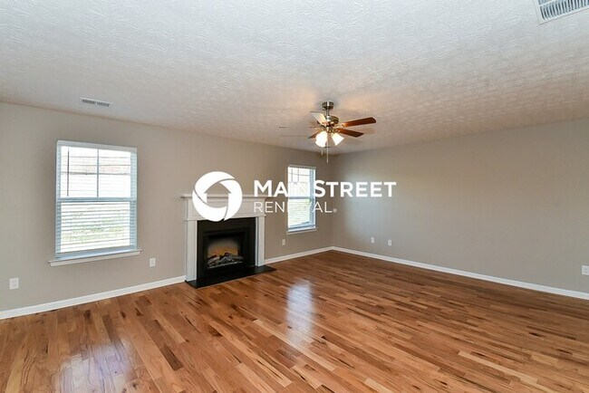 Foto del edificio - 4 Bedroom Pet-Friendly Home in Fairburn, GA with Main Street Renewal
