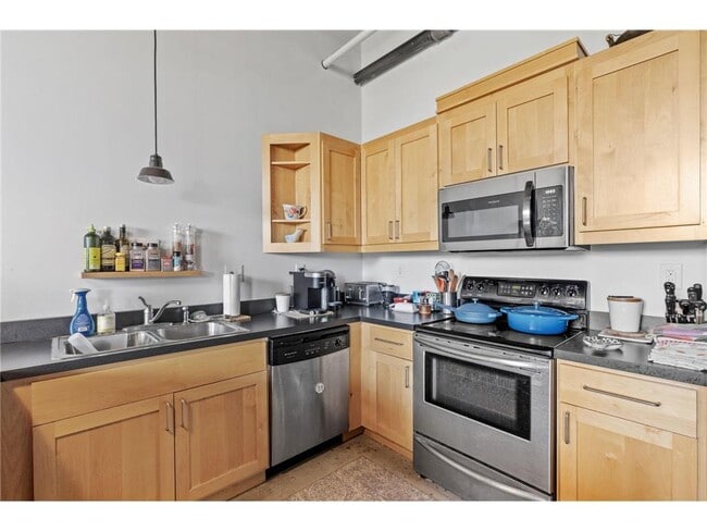 Building Photo - 127 5th St NE