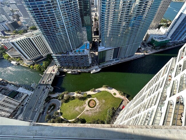 Foto del edificio - 475 Brickell Ave