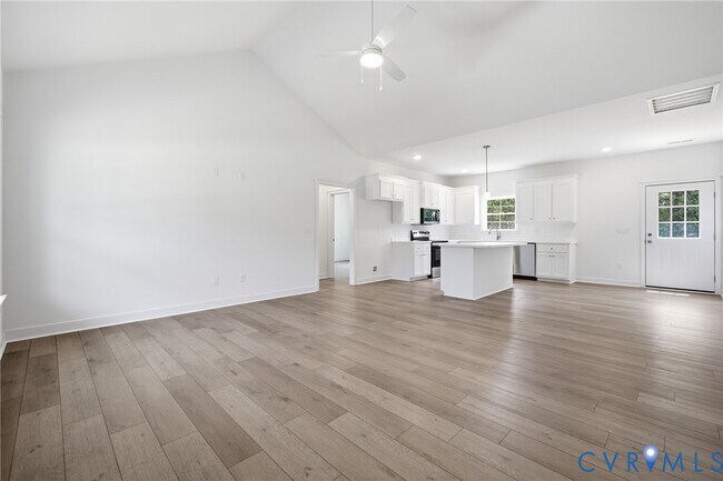 Building Photo - 21161 Baileys Ln