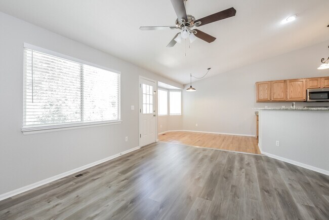 Foto del edificio - 13939 Harrison Dr