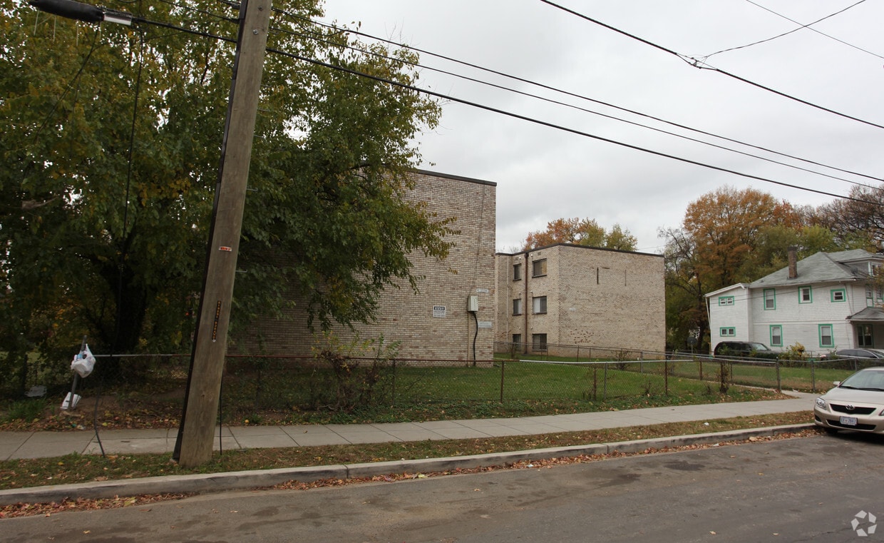 4921 - 4925 Quarles St NE - 4921-4925 Quarles St NE