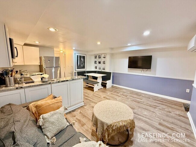 Foto del edificio - 127 Adams St NW