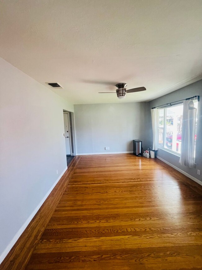 Foto del edificio - 2bed/1bath home in Tahoe Park 12 month lea...