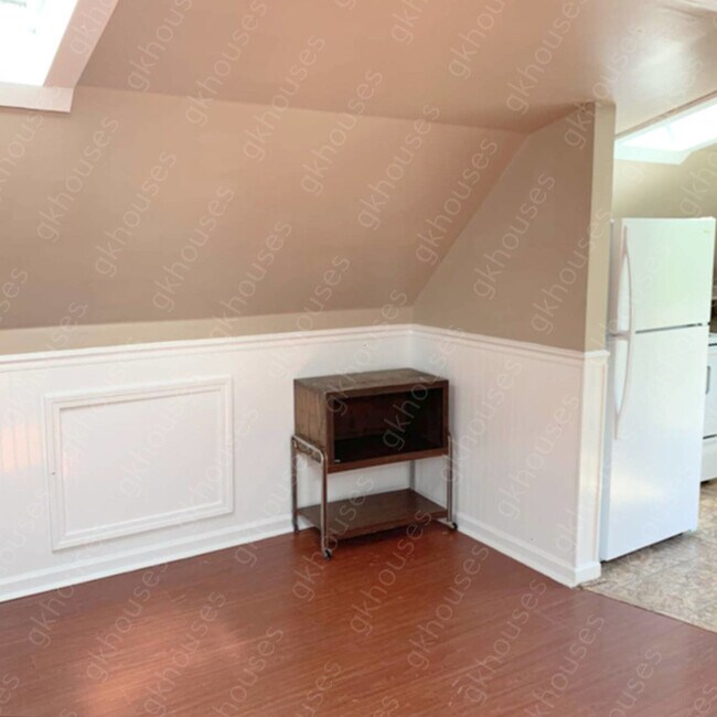 Building Photo - 1 bed / 1 bath home