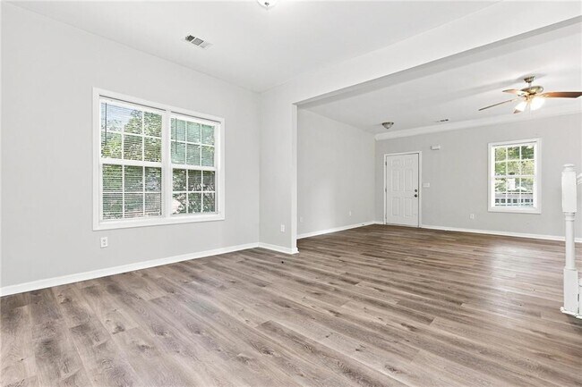 Foto del edificio - 818 Woods Dr NW