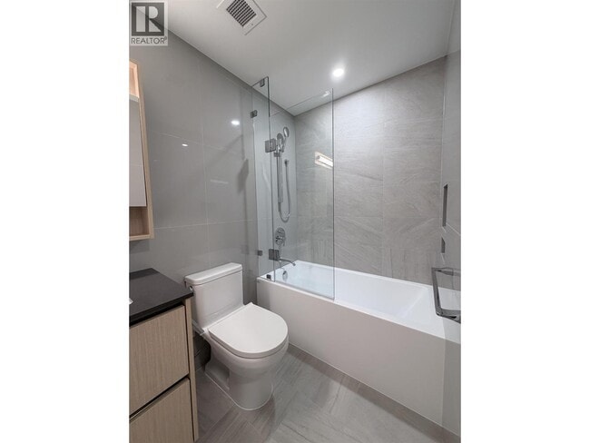 Building Photo - 7977 Lansdowne Rd