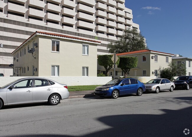 Building Photo - 539 Valencia Ave